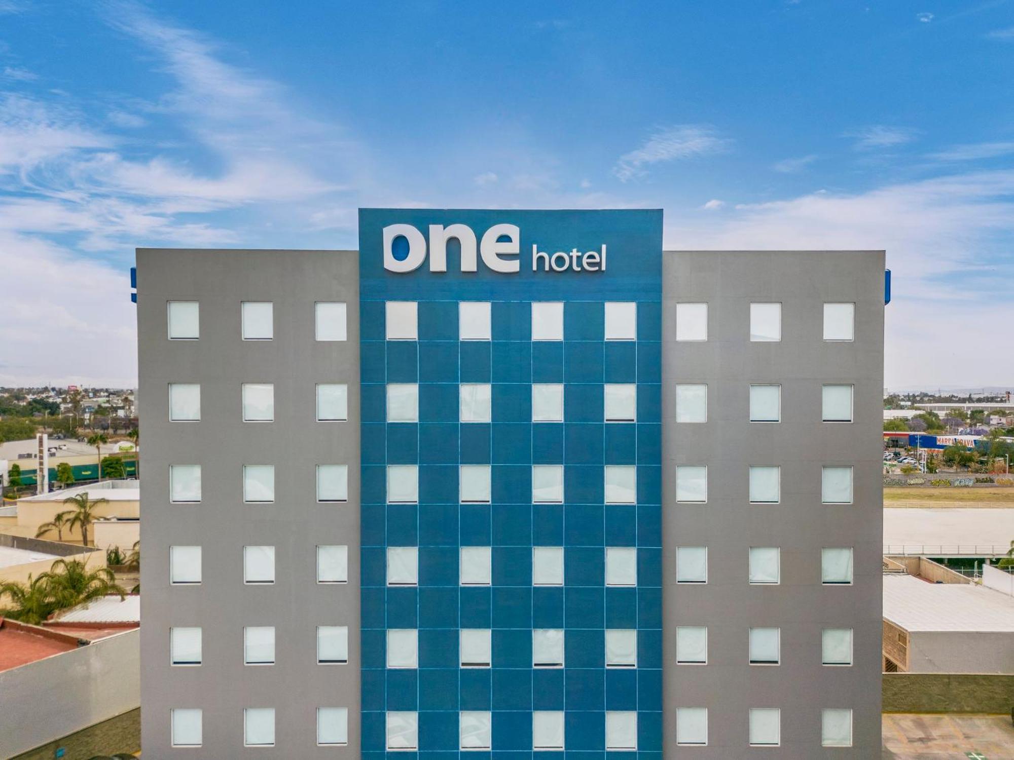 One Leon Poliforum Exteriér fotografie
